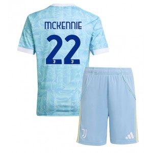 Fotbalové Dres Juventus Weston McKennie #22 Dětské Venkovní Oblečení 2025-26 Krátký Rukáv (+ trenýrky)